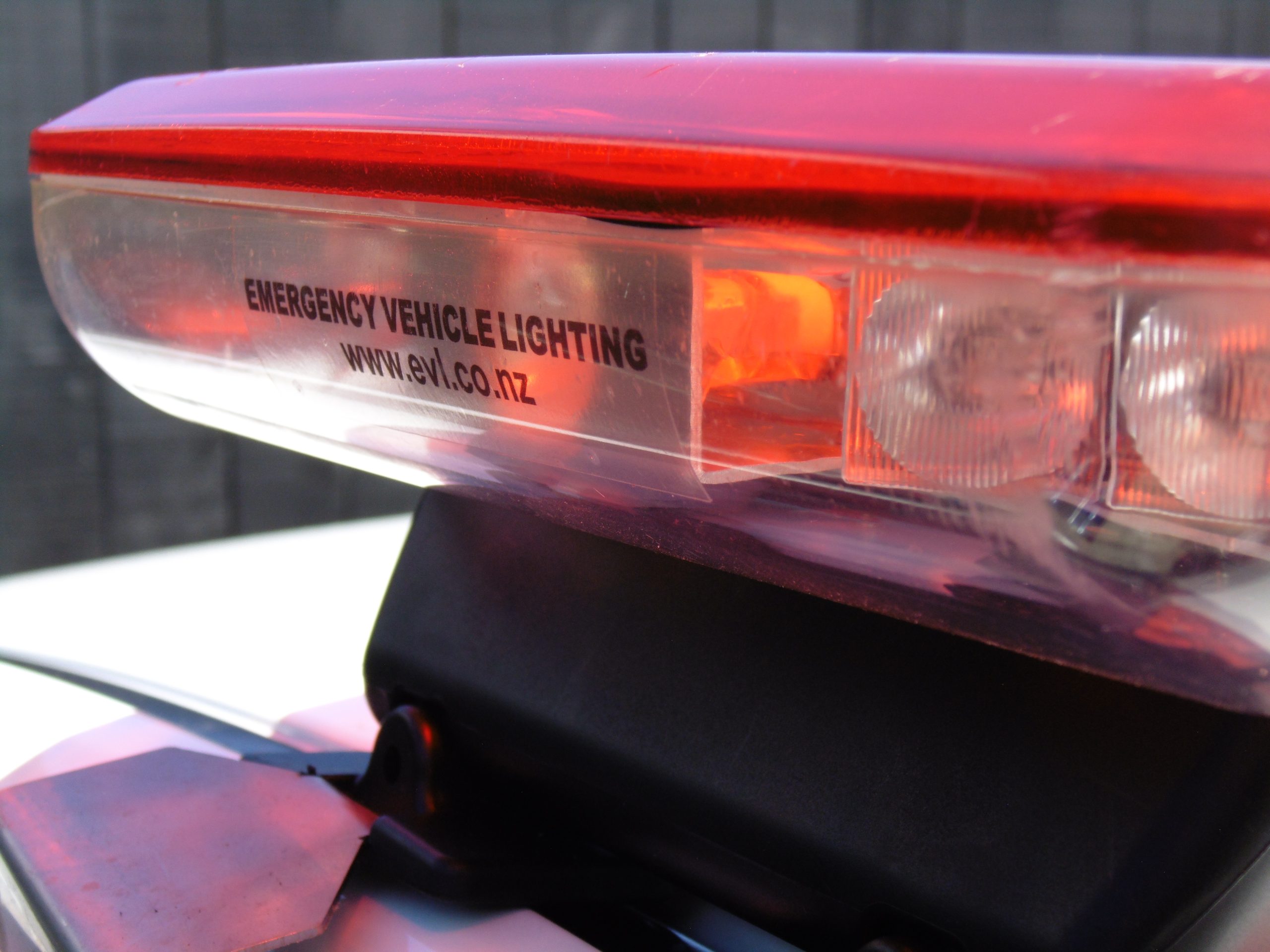 SPECTRA RED LED LIGHTBAR & 100W SIREN UNIT - Image 2